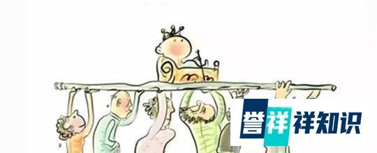 两代熊孩子公交车上相遇：7岁男童被抱摔踩头，真是惯子如杀子！