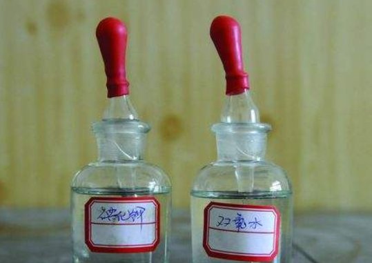 双氧水是怎样与碘化钾反应的？