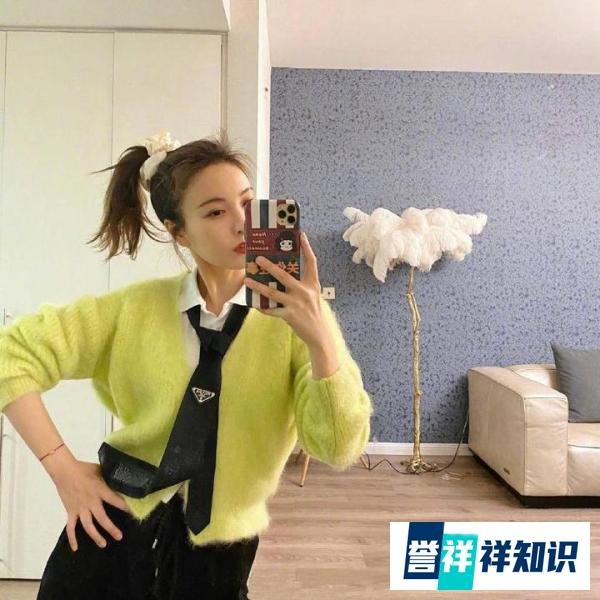 吴昕终于选对发型，扎高马尾年轻减龄，穿蓝色衬衫年轻10岁不止