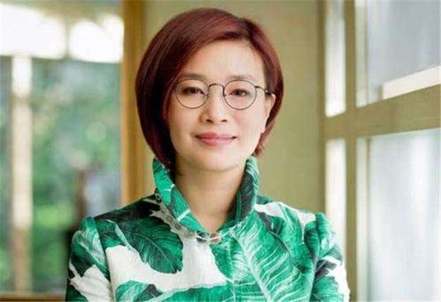 十年前,四十二岁浙江女富豪胡洁,嫁二婚的周立波,如今过得怎么样?