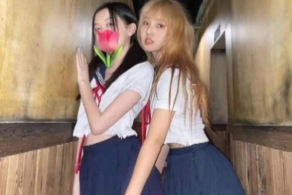 李嫣晒水手服造型,穿露脐装大胆“炫腹”,她真的有表面这么自信吗?
