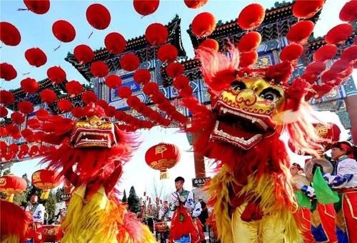 用几个成语夸一夸我们现在住的这个新时代？