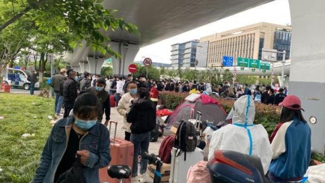 疫情之下,离沪返乡路有多艰难?