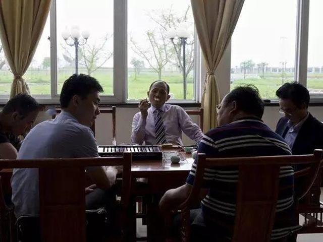 靠赌赢近亿身家的赌王尧建云，为啥会被砍断双腿？