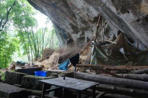 关于四川一对夫妻住岩洞生活约60年一事，你有何看法？