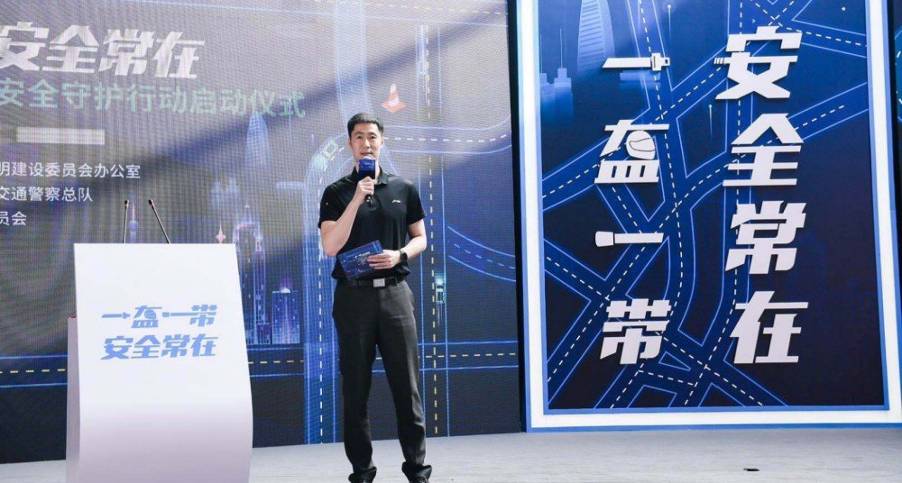 因父母反对抛弃赵薇，42岁的王励勤如今怎样了？