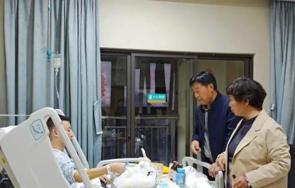 “错换人生28年案”一审宣判:养父母获赔79万,被换者姚策已于去年离世