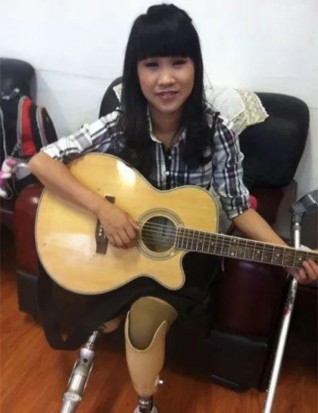 为救丈夫失双腿,她反遭抛弃;街头卖唱讨生活,为什么是中华达人冠军呢?
