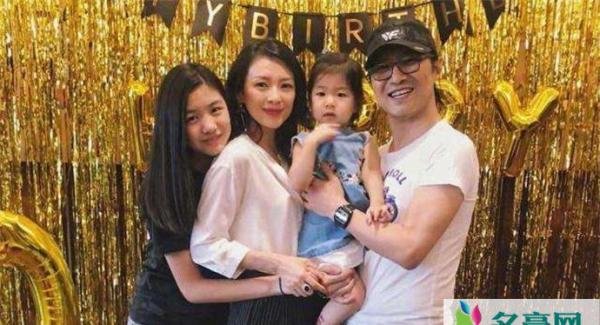 汪峰女儿早恋是真的吗？ 明星的女儿也难过情关