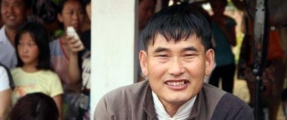 大衣哥朱之文被拜师愁容满面，旁人靠着他的热度，真的能赚钱吗？