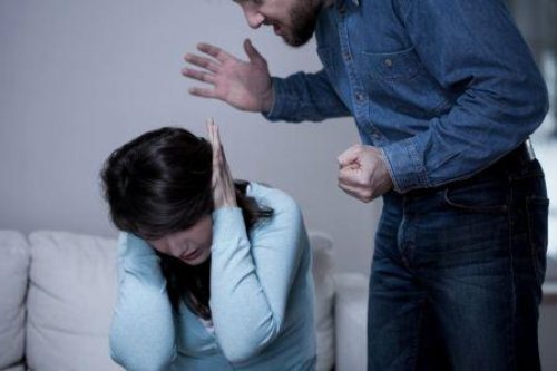 遭女儿举报男子已被停职，你如何看待“大义灭亲”？