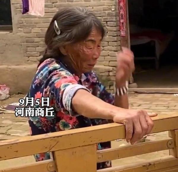 远嫁女儿送礼被母亲退回:你比我苦