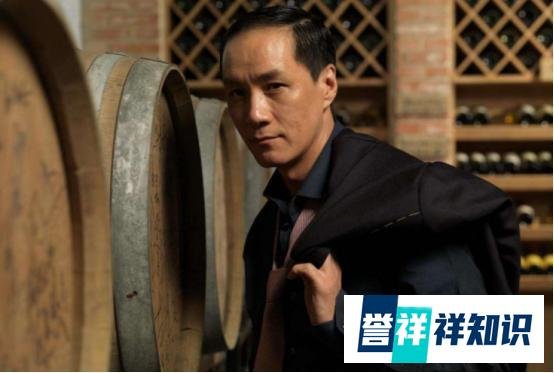 冯远征与妻子同框秀恩爱，夫妻二人携手参加服贸会，已经相爱28年