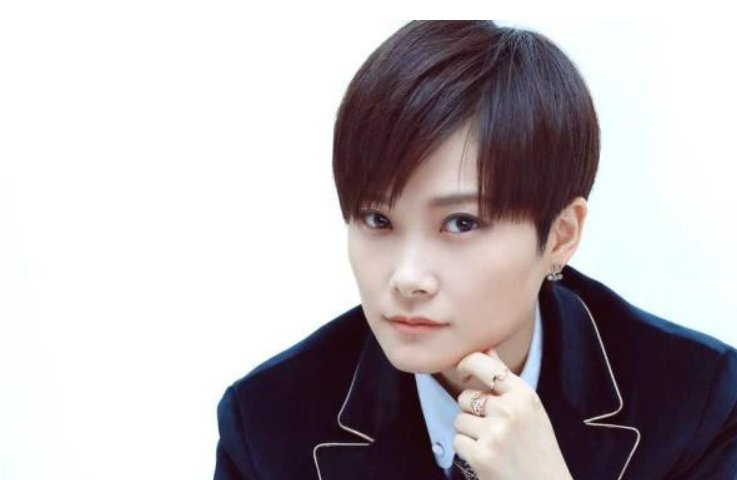 李宇春回应脊柱炎病况：谢谢外界的关心，这种让人“石化”的病有多可怕？