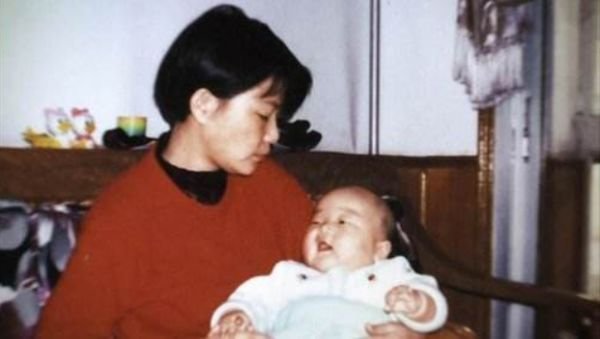 他创业时妻子跑路,10年打拼出百亿身家,妻子立马回来做了啥?