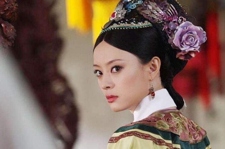 甄嬛传主要剧组人员是谁？导演是不是有好几个？求名字