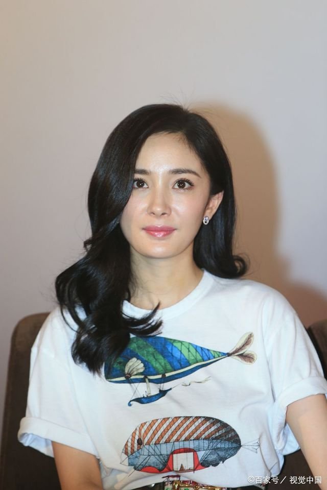 被沈腾隔空喊话后，魏大勋穿杨幂代言衣服出街，你觉得他们配吗?