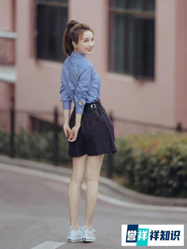 吴昕终于选对发型，扎高马尾年轻减龄，穿蓝色衬衫年轻10岁不止