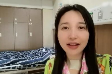 金莎新冠治愈出院隔离，素颜出镜的她状态如何？
