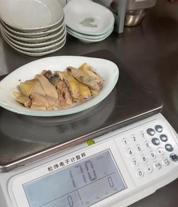 人民日报评老乡鸡葱油鸡加20克：诚信经营、真诚服务是企业立足之本