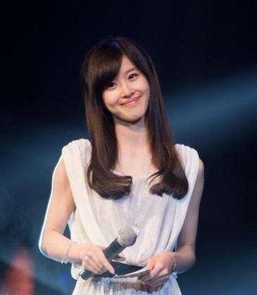 章泽天辟谣离婚后首次现身