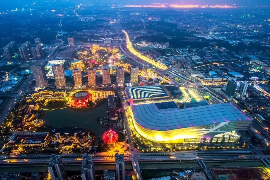 融创中国将停牌,无法按期发布年报,这释放出了什么信号?