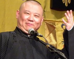 2007年侯耀文去世，前妻袁茵嫁给戴志诚，为何被郭德纲用段子暗讽？