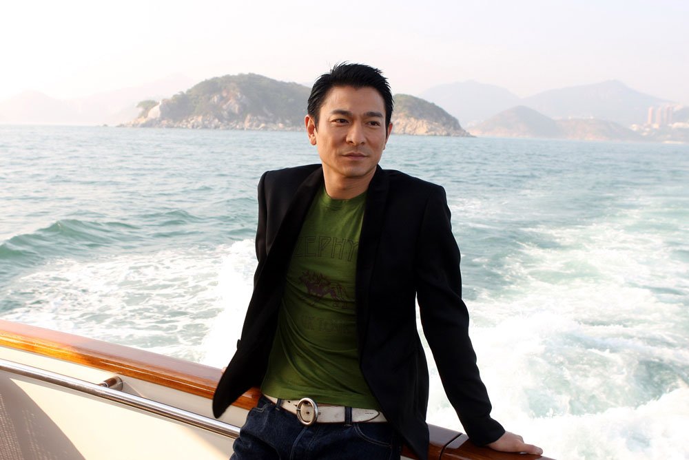 刘德华发声，为河南人民祈福，却遭部分网友质问捐款了吗，对此，你怎么看？
