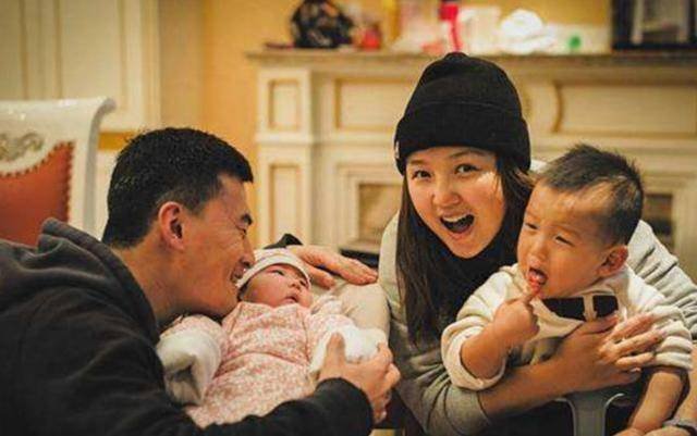 国家发改委回应养孩子压力大成本高，重点需要做好哪些事？