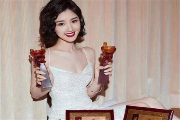 陈翔否认当年与毛晓彤交往时出轨，为何时隔多年他才出面澄清？