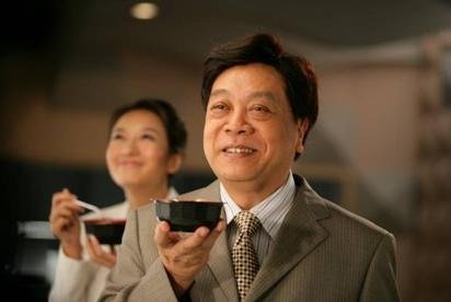 “饶颖门”后,赵忠祥因癌症离世,葬礼上哭到昏厥的张美珠如今怎样?