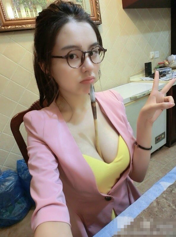 娜美身材妹的网络走红