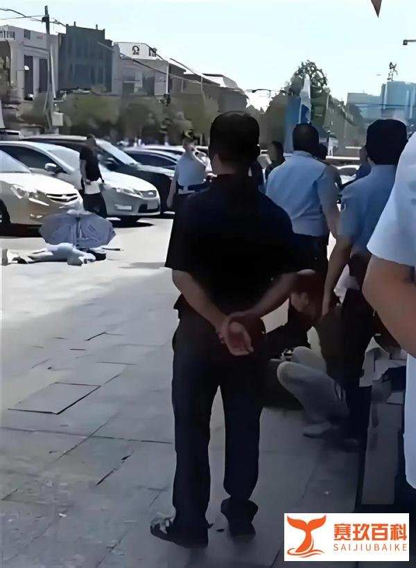 太炸裂！男子在离婚路上残忍杀妻，场面残忍不堪