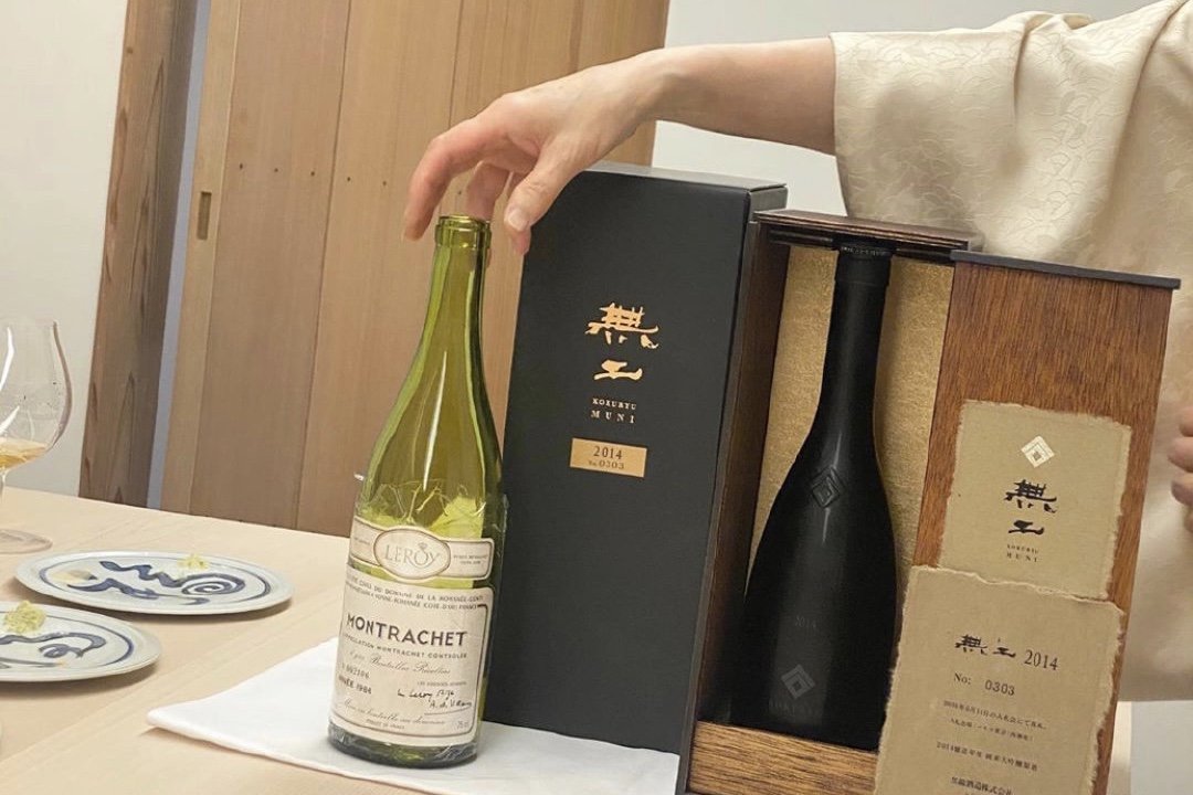 王思聪晒高档日料，据说日料旁摆放的一瓶酒能买一套房是真的吗？