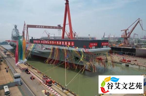 我国第三艘航空母舰下水 命名福建舰