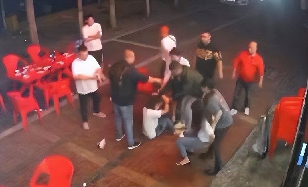 媒体发文评论“唐山三次热搜背后的共性问题”,该如何推动有效的社会治理?