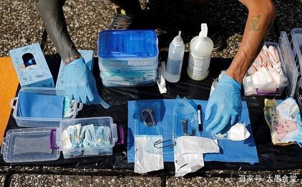 女艺术家将身体麻痹6小时,让路人随意处置,人性究竟是什么样的?