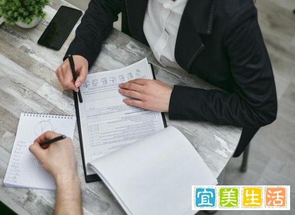 男子月薪9万学历造假被判还30万，75.94%的受访者认为工作能力比文凭重要