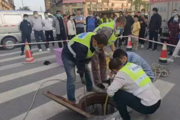 西安掉入下水道男童父亲发声,孩子的父亲说了些什么?