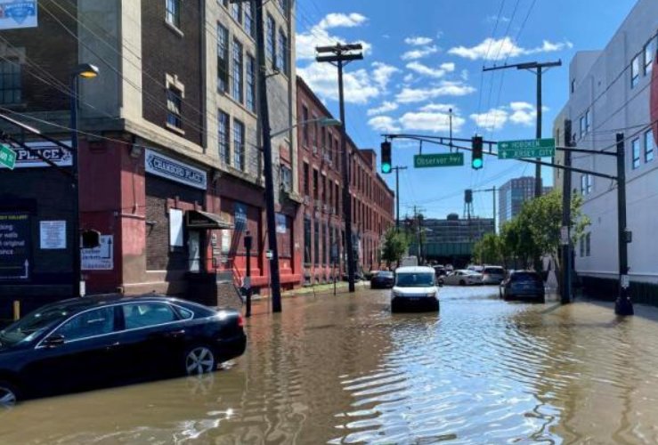 美国新泽西州和纽约州进入紧急状态，此次暴雨造成了多大的损失？