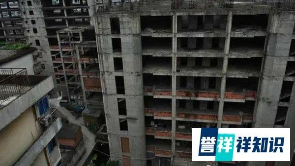 如何解读“烂尾楼3年未交付让业主补差价1300多元”