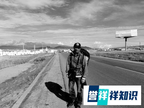 话多了遭人烦,男女搭车因话多被丢高速公路,司机:罚款也不拉!