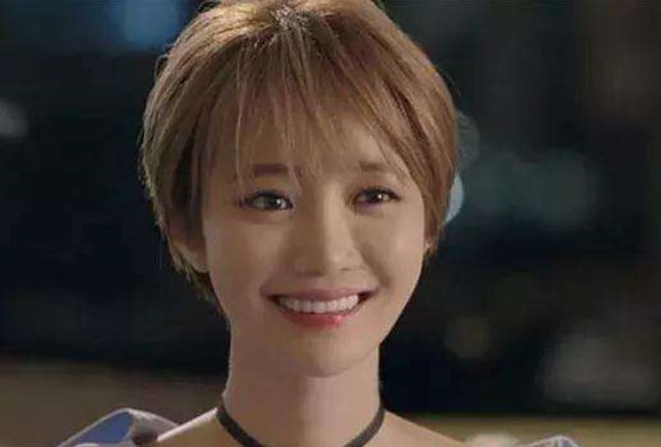有人求海青把头发剪了,短发美女拥有什么样的气质?