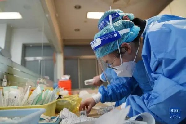 一男子在上海瑞金医院砍人,警方开枪,此男子的现状如何?