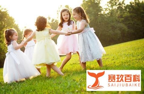 别让孩子变成“小眼睛”!眼科院长提倡从0岁开始防近视