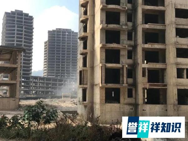 如何解读“烂尾楼3年未交付让业主补差价1300多元”