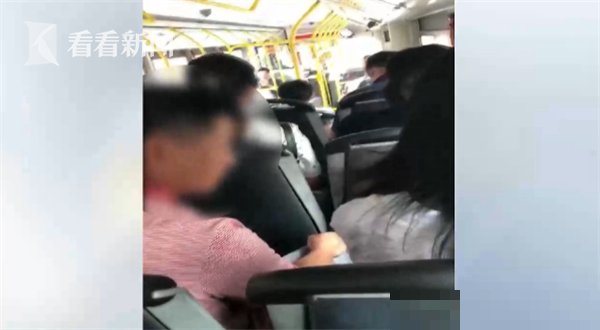 长发女孩在公交车上被老头碰到的电影