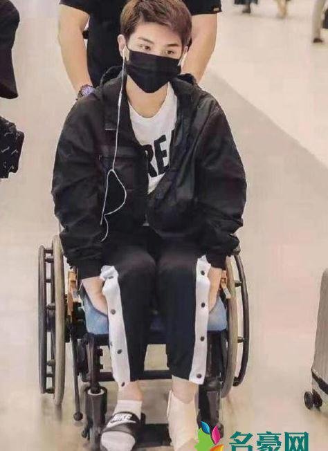 黄明昊为什么坐轮椅 黄明昊究竟发生了什么事情