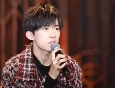 《奇迹》中易烊千玺被灌酒镜头释出,他当时的表现如何?