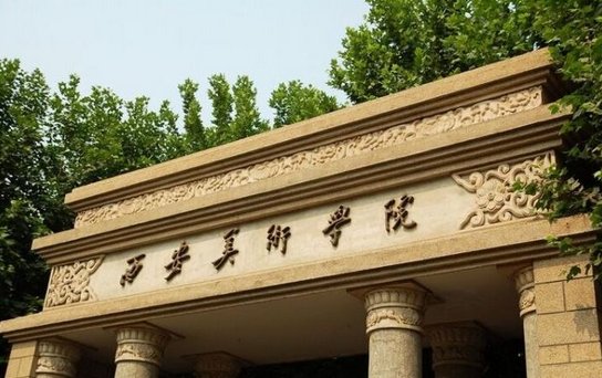 学校执勤人员向考生喷辣椒水是怎么回事?